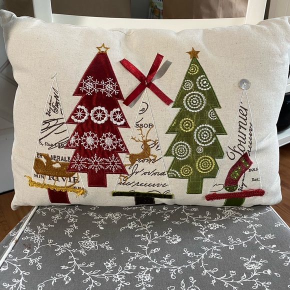 Holiday lumbar throw pillows - Picture 3 of 4